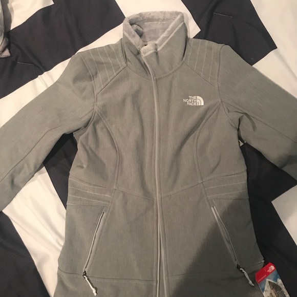 Women North Face Jacket - Picture 2 of 7